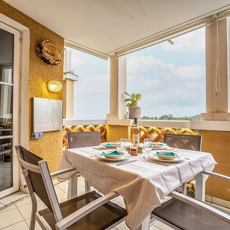 L'esquinade - J4236 By Interhome