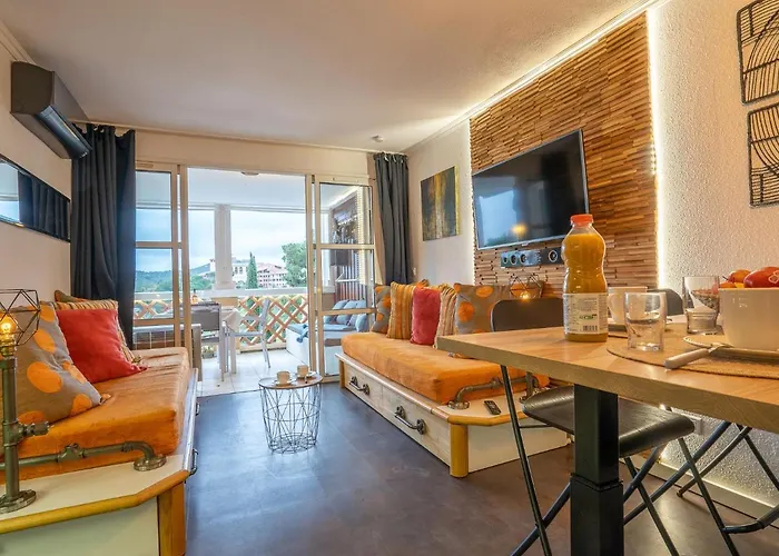 Апартаменты L'esquinade - J4236 By Interhome