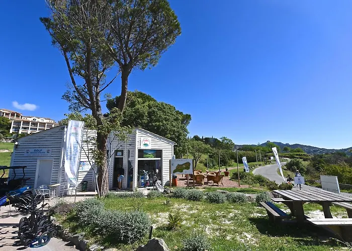 Апартаменты L'esquinade - J4236 By Interhome